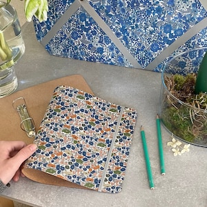 Raccoglitore ad anelli Liberty A5 con stampa Tana Lawn Liberty - con pelle riciclata