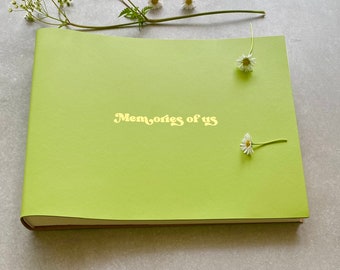 Gepersonaliseerd fotoalbum van gerecycled leer: retro-lettertype, 26 kleuren
