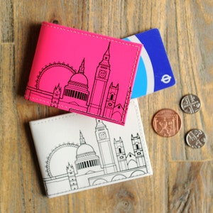 Porta carte di viaggio Skyline di Londra in pelle riciclata