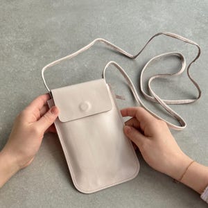 Bolso bandolera fino de piel para teléfono en color pastel