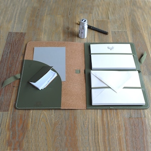 Schrijfset met reliëf hert gerecycled leer