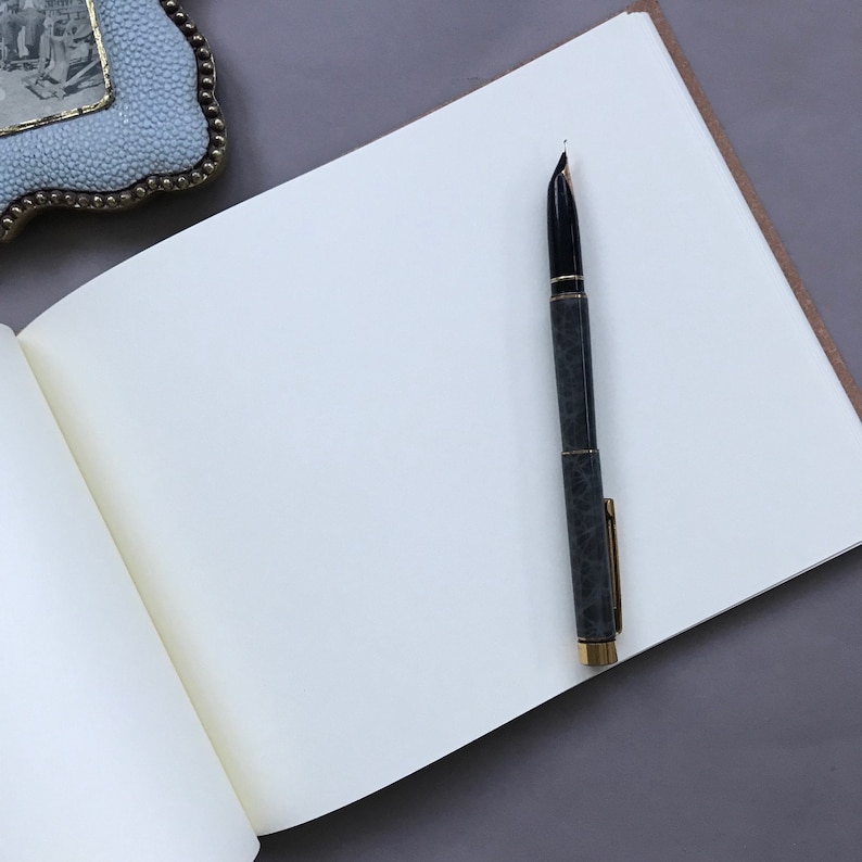 Preserve cherished memories with our Personalised Leather Condolence Book zdjęcie 2