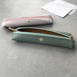 Étui à stylos en cuir recyclé avec motif abeille