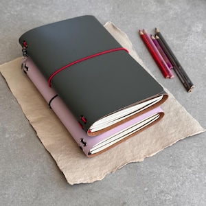 Agenda/Copertina pieghevole in pelle riciclata per formato A5 e Hobonichi Weeks. Personalizzala a tuo piacimento!