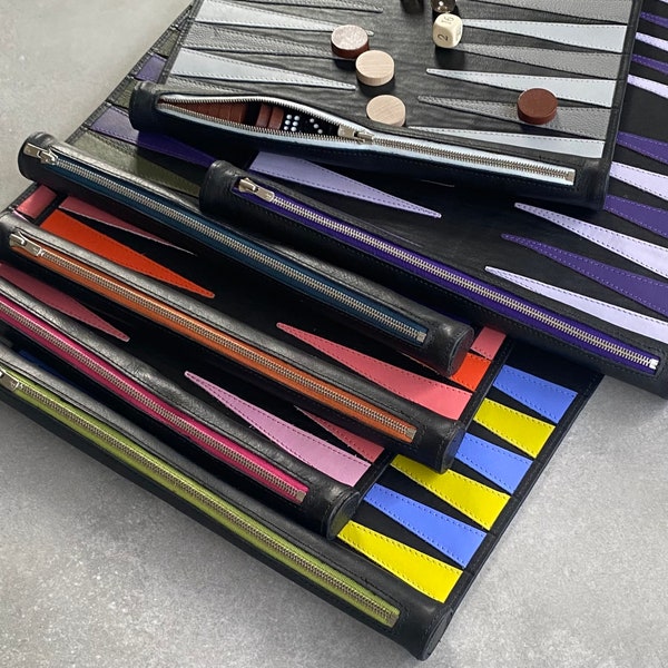 Reisen Sie mit Stil: Personalisierte Luxus-Leder-Backgammon-Rolle - Erhältlich in 6 Farbvarianten