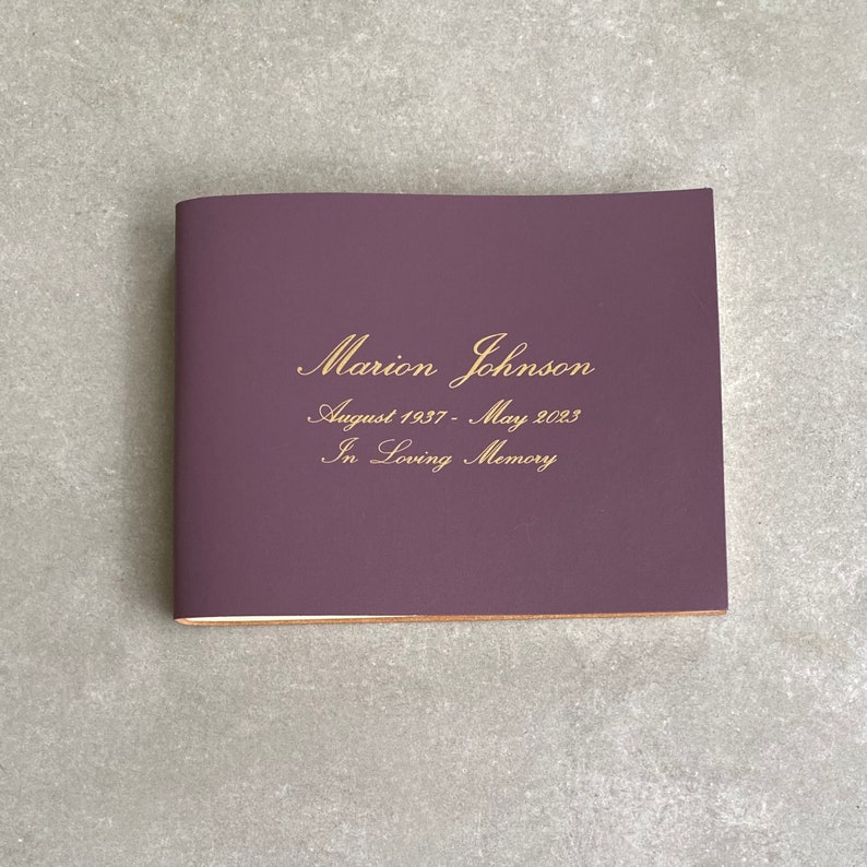 Preserve cherished memories with our Personalised Leather Condolence Book zdjęcie 3