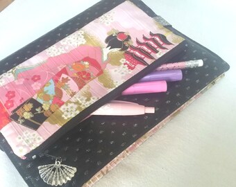 Carnet dans une couverture en simili cuir noir et sa trousse geisha: pour prendre des notes ou se faire un carnet de voyage, journal créatif