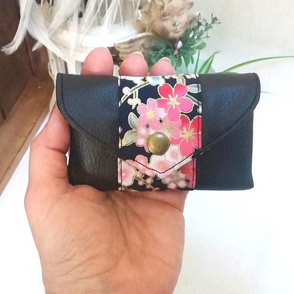 Le porte-monnaie portefeuille Origami en simili cuir rouge ou noir avec son coton japonais et des soufflets interieurs