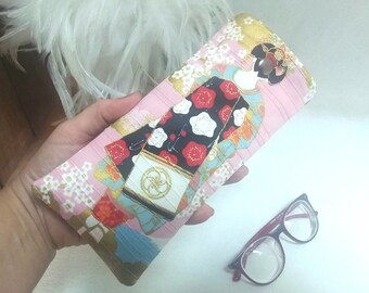 Your semi-rigid glasses case in lined and padded imitation leather, colorful protection in Japanese cherry blossom cotton