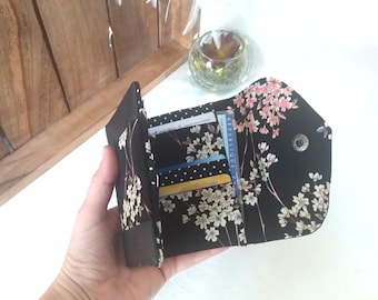 Portefeuille femme en simili cuir noir et coton japonais : porte cartes et porte-monnaie compact personnalisable