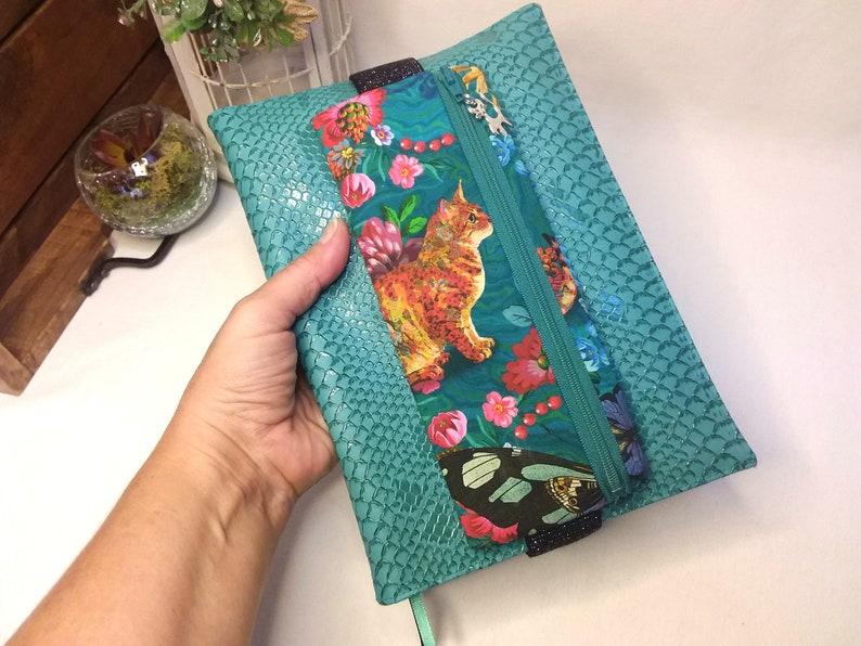 Couverture vegan avec carnet et trousse élastiquée : parfait pour prendre des notes, pour se faire un carnet de voyage ou un journal créatif image 8