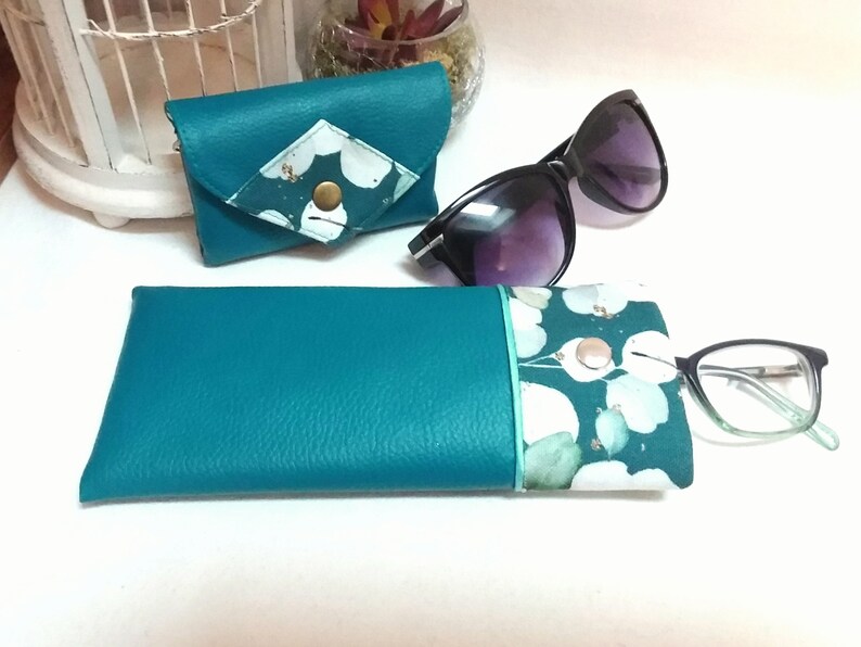 Semi-rigid glasses case in lined and padded imitation leather: useful and colorful protection recognizable at the bottom of your bag image 6