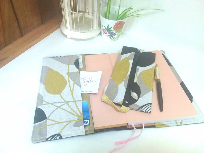 Couverture vegan avec carnet et trousse élastiquée : parfait pour prendre des notes, pour se faire un carnet de voyage ou un journal créatif image 4