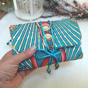 Pochette organisateur de bijoux : un étui de rangement pour ses bijoux, à la maison comme en voyage image 8