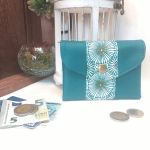 Kleine, individuell anpassbare Brieftasche in voller Länge aus dunkeltürkisblauem Kunstleder mit Innenfalte
