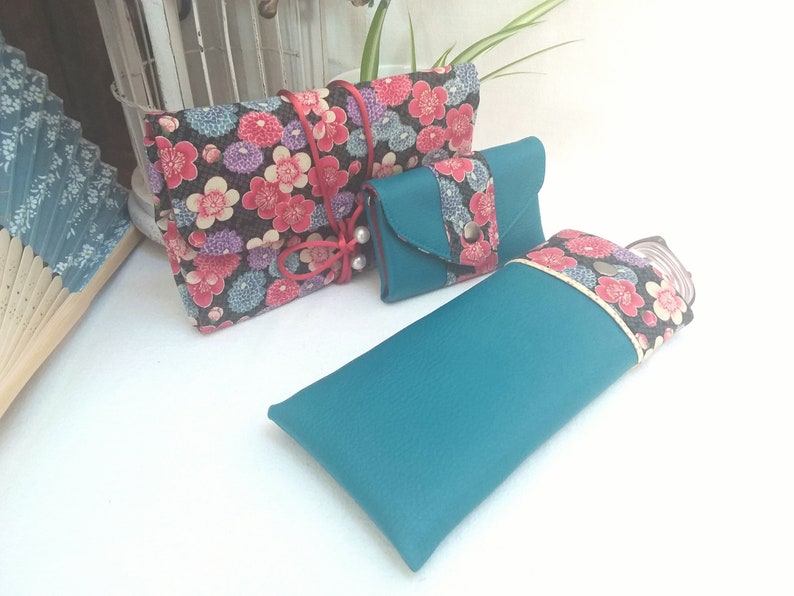 Semi-rigid glasses case in lined and padded imitation leather: useful and colorful protection recognizable at the bottom of your bag image 4