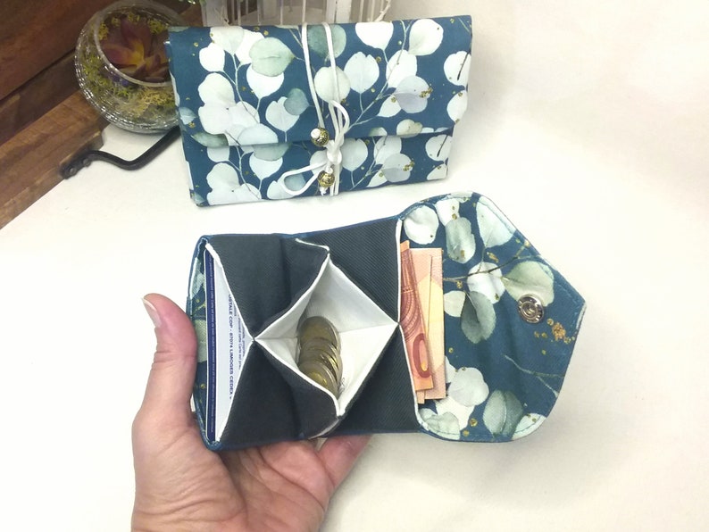 Ce porte-monnaie portefeuille Origami personnalisable en simili cuir turquoise foncé avec soufflets intérieurs fait le maximum pour vous image 3