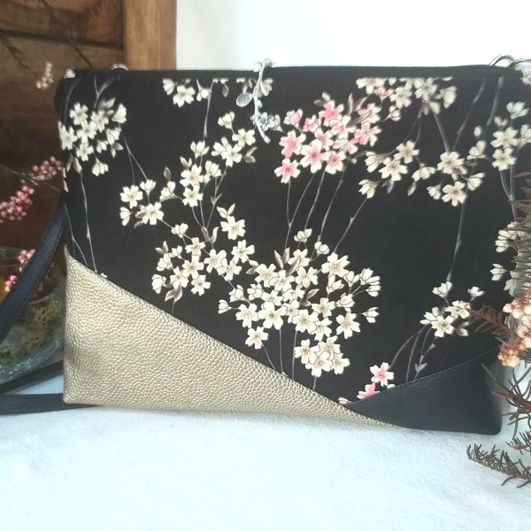 Sac pochette à bandoulière en simili cuir noir et coton japonais fleurs de cerisier, idée cadeau femme