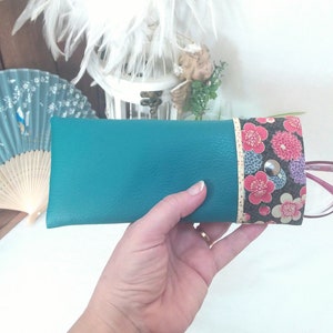 Semi-rigid glasses case in lined and padded imitation leather: useful and colorful protection recognizable at the bottom of your bag image 1