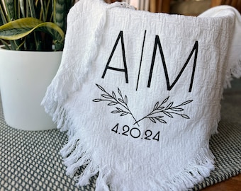 Couvertures de mariage personnalisées avec leurs INITIALES | jetés brodés | afghan monogrammé personnalisé | cadeau de mariage personnel | nouveau couple Etats-Unis