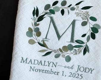 Jetés de mariage brodés + couvertures personnalisées | monogramme personnalisé | cadeau de mariage | afghan de mariage personnel | initiale du nom de famille | extérieur