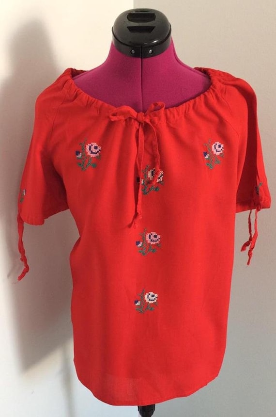 Vintage Hand-embroidered Peasant Blouse. 1940s +/