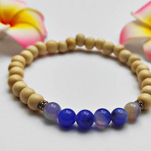 Wood bracelet and blue chalcedony beads