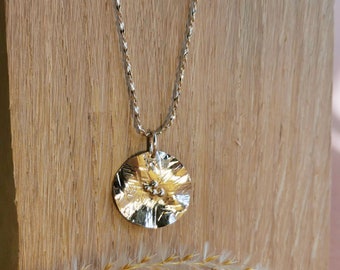 flower necklace entirely handmade, gilded with fine gold, diamond wrought chain, length 50 cm