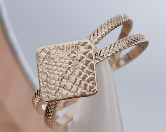 cross ring square dot with lace imprint, gold in fine gold 3 microns, adjustable