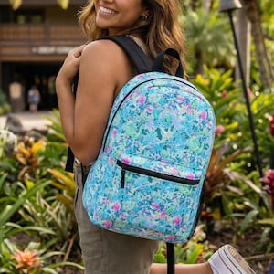 Mochila con múltiples bolsillos - Peter Pan - Bright Floral Flight (fabricada en EE. UU.)