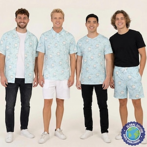 Peut inclure: Quatre personnes portant divers vêtements en tissu bleu clair avec un motif répétitif de fleurs circulaires blanches. Les tenues comprennent une chemise à manches courtes, un polo, un t-shirt et un short à motifs.