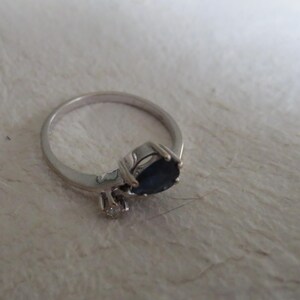 18kt white gold with sapphire and diamond