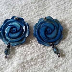 ear buds mother of pearl in the shape of a rose in beautiful blue color