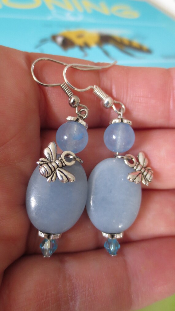Boucles D'oreilles Clous Dorés Petit Insecte Abeille Avec Perle Jade Et Opale Bleue - Neuves Sans Emballage