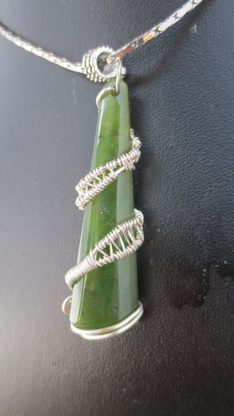Jade in the silver copper wire.
