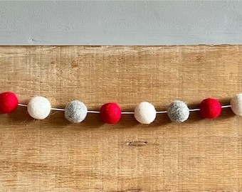 Guirlanda de bolas de feltro, guirlanda de Natal, decoração escandinava, vermelha e cinza.