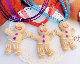 Collier gourmand gingerbread man ou monsieur bonhomme fimo noel