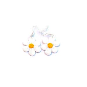 Boucles marguerites fimo bijoux fantaisie et uniques image 3