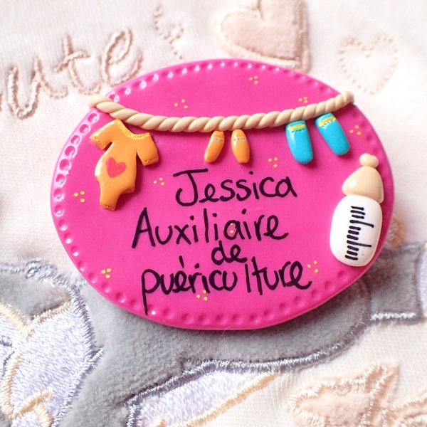 Badge profession fimo, badge puéricultrice, broche métier personnalisé, badge personnalisé fimo, badge infirmière fimo, badge auxiliaire