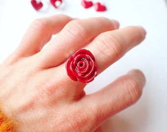 Bague rose rouge fimo, bague fleur femme, bague fleur rouge, bague rose, bague romantique fimo, idée cadeau femme,bijou romantique