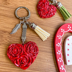 Porte clés coeur de roses rouges fimo, bijou love, Keychain fleurs rose, idée cadeau femme saint Valentin image 1
