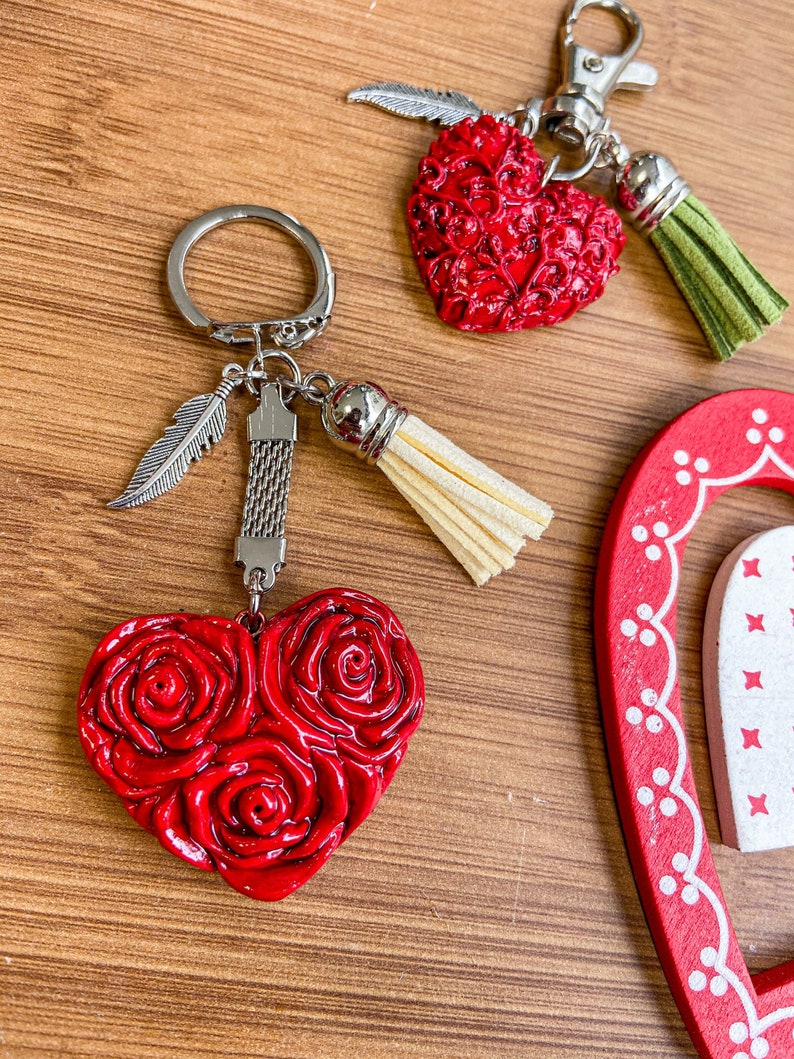 Porte clés coeur de roses rouges fimo, bijou love, Keychain fleurs rose, idée cadeau femme saint Valentin image 1