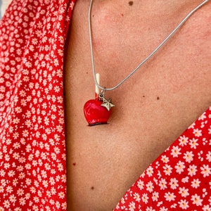 Collier gourmand pomme d'amour fimo, idée cadeau femme, apple of love necklace, bijou pomme amour, collier gourmand, pomme amour fimo image 3