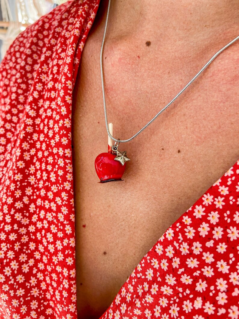 Collier gourmand pomme d'amour fimo, idée cadeau femme, apple of love necklace, bijou pomme amour, collier gourmand, pomme amour fimo image 3