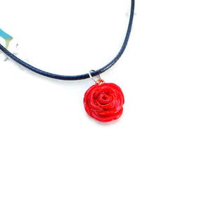 Collier rose rouge fimo, collier fleur femme, collier fleur rouge, collier rose, collier romantique fimo, idée cadeau femme,bijou romantique image 2