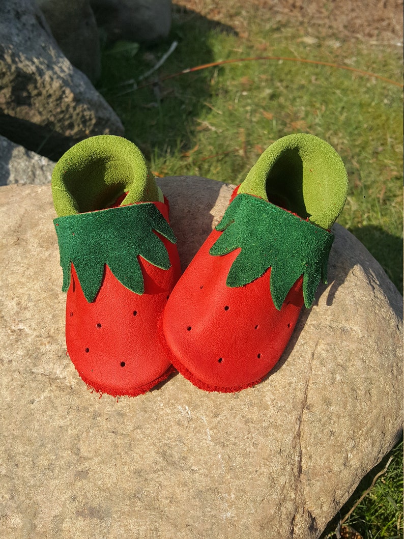 Finaliste Etsy Design Awards Ramping Shoes Leather Dolls Baby Shoes Girls Strawberry image 6