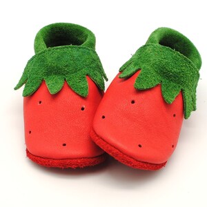 Finaliste Etsy Design Awards Ramping Shoes Leather Dolls Baby Shoes Girls Strawberry image 3