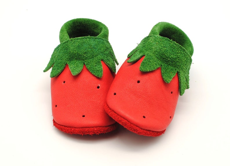 Finaliste Etsy Design Awards Ramping Shoes Leather Dolls Baby Shoes Girls Strawberry image 3