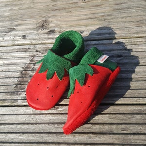 Finaliste Etsy Design Awards Ramping Shoes Leather Dolls Baby Shoes Girls Strawberry image 5