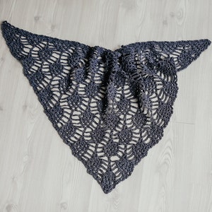 Gehaakte omslagdoek, handgemaakte driehoek sjaal, vrouwen accessoire, wrap, sjaal, gebreide sjaal, gebreide wrap, winter sjaal, winter sjaal, cadeau voor haar